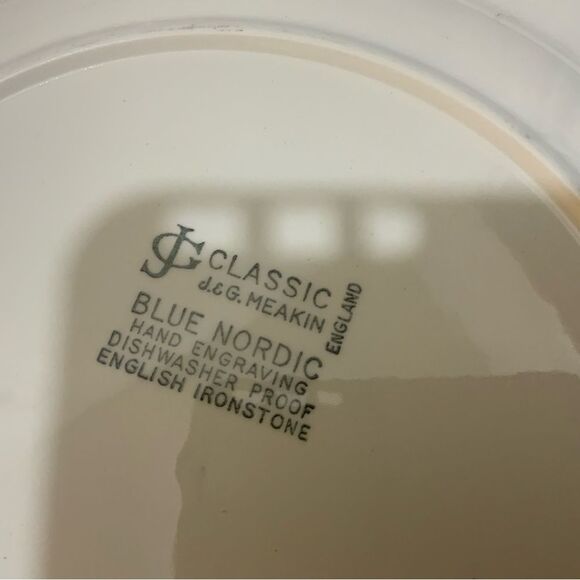 J & G Meakin England 2 Dinner Plates 10 1/4” and 1 small appetizer plate 6” - Picture 3 of 6